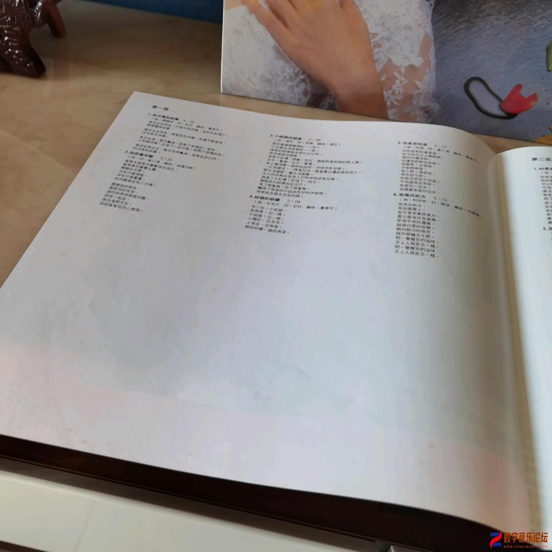 BOOK-.jpg